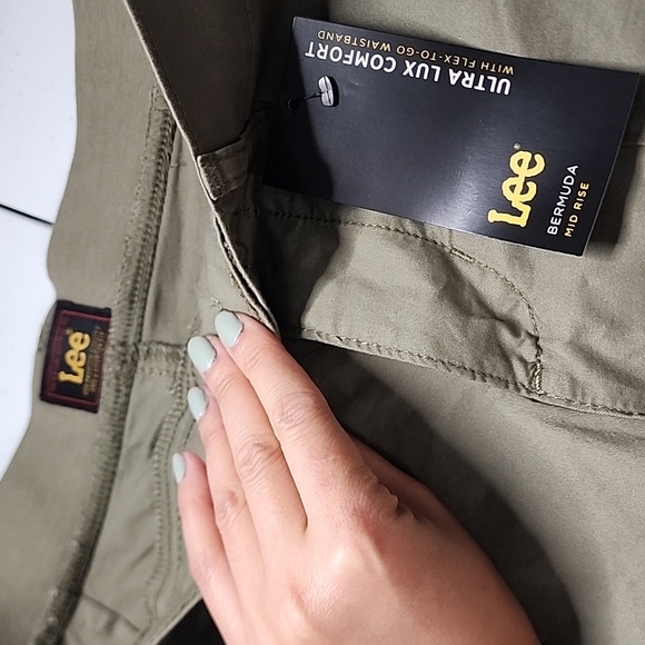 LEE Short - Picture 3 of 3